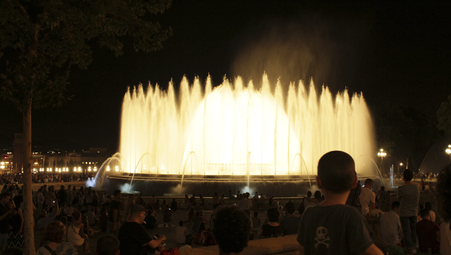 TEATRE_BARCELONA-neus_riba_bertolin-DAGOLL_DAGOM_40_ANYS-REVISTA-font_montjuic_magica_3