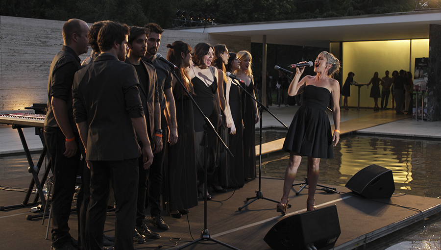 TEATRE_BARCELONA-neus_riba_bertolin-DAGOLL_DAGOM_40_ANYS-REVISTA_muntsa_rius-deu_de_veu_1