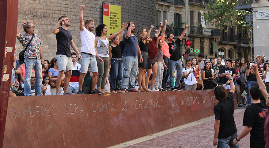 TEATRE_BARCELONA-sang_fetge-flash_mob-neus_riba-REVISTA_11