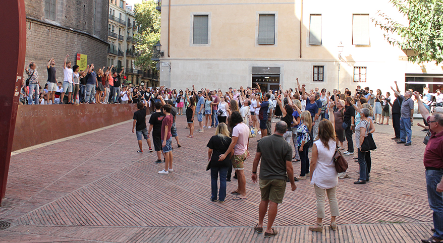 TEATRE_BARCELONA-sang_fetge-flash_mob-neus_riba-REVISTA_12