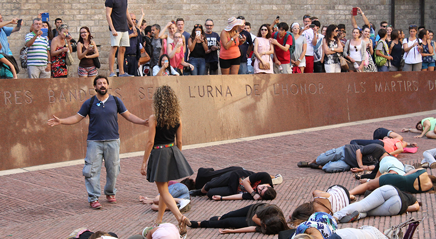 TEATRE_BARCELONA-sang_fetge-flash_mob-neus_riba-REVISTA_7