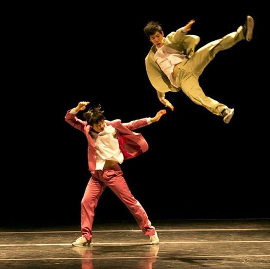 Grec: el torn de la dansa bastarda, física i urbana