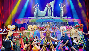 ‘Priscilla’, la reina del color, la purpurina i els greatest hits