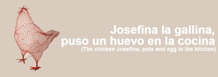 Josefina la gallina puso un huevo en la cocina