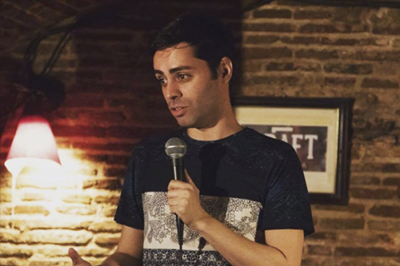 Gabriel Córdoba: “Ser gay y monologuista no es un problema. El problema es decirlo encima de un escenario”