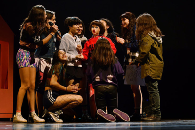 Nueve jovenes chilenas desembarcan en el Teatre Lliure con 'Paisajes para no colorear'