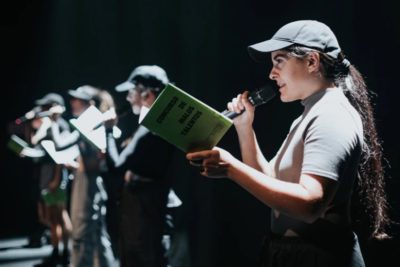 Teatro político, el pleonasmo