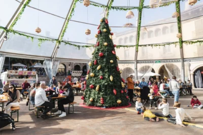 Magía, fantasía y burbujas, la Navidad llega al Poble Espanyol