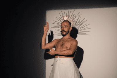 TEATRE-BARCELONA-GALERIA-QUERIA SER MARICON PERO NACI SUDACA (2)