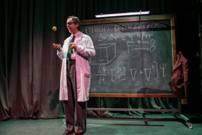 teatre barcelona-l'ultim atom (2)