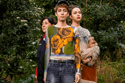 Concurs Express!! Guanya entrades dobles per ‘Un refugi al sol’ a la Sala Versus Glòries