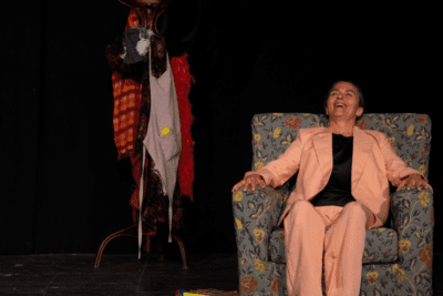 TEATRE-BARCELONA-WEB-GALERIA-Les claus a la ma (2)