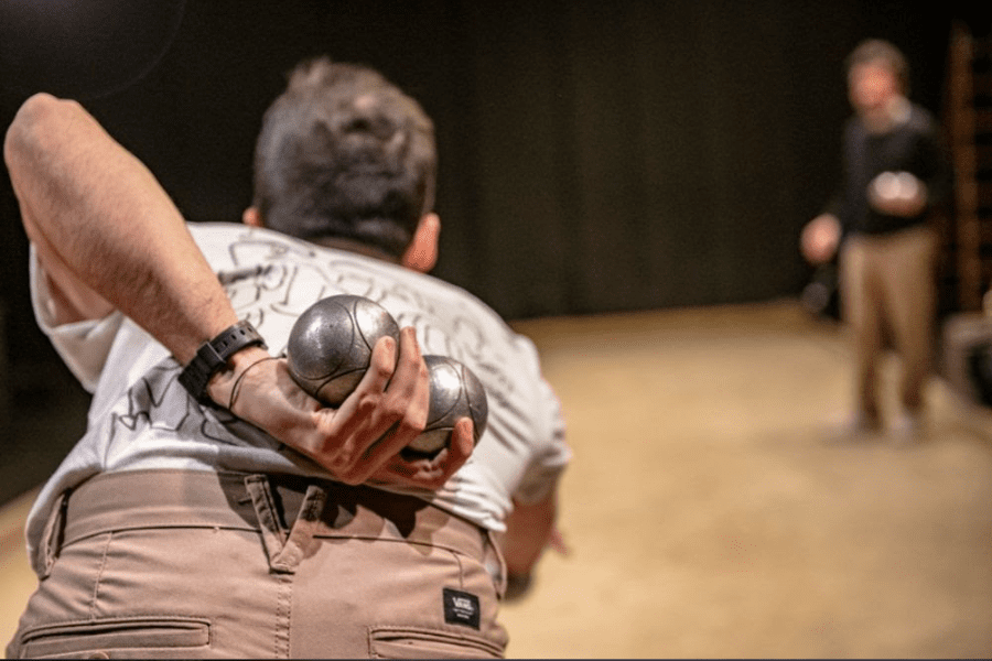 Una partida de petanca para hablar del mundo