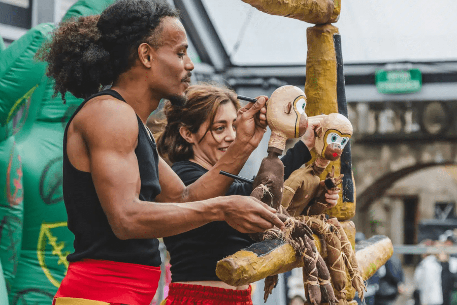 Planeta Titella aterriza en el Poble Espanyol