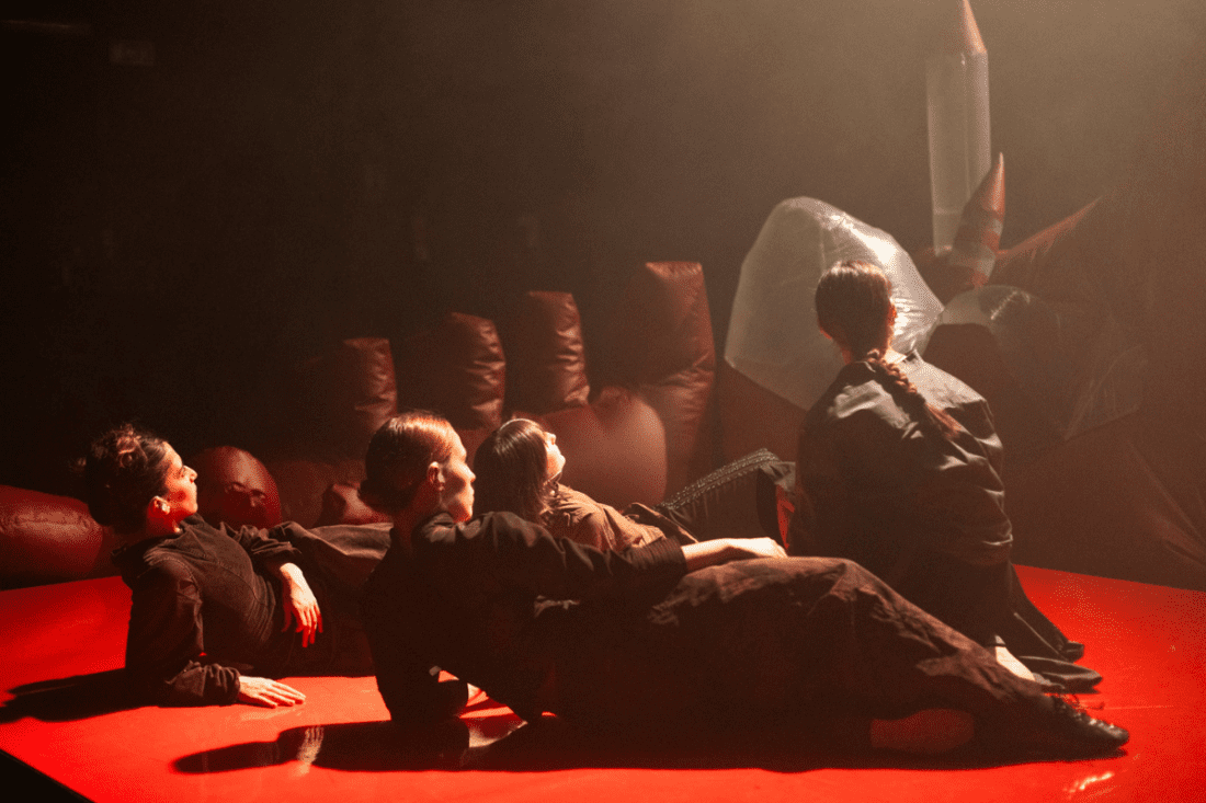 Mucha Muchacha: Cantar de gesta