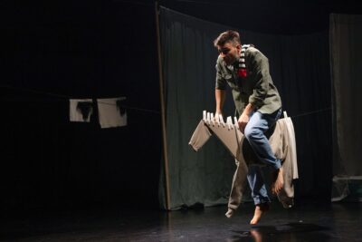 TEATRE-BARCELONA-PYYKKI - Perduts al país de la bugada (1)