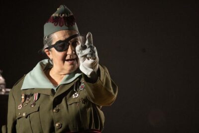TEATRE-BARCELONA-Cantando bajo las balas (1)
