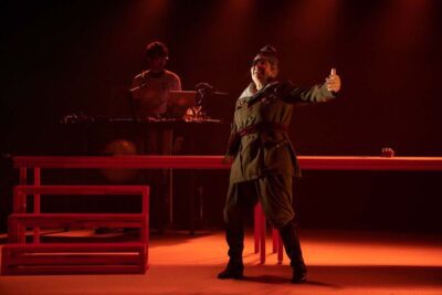 TEATRE-BARCELONA-Cantando bajo las balas (4)